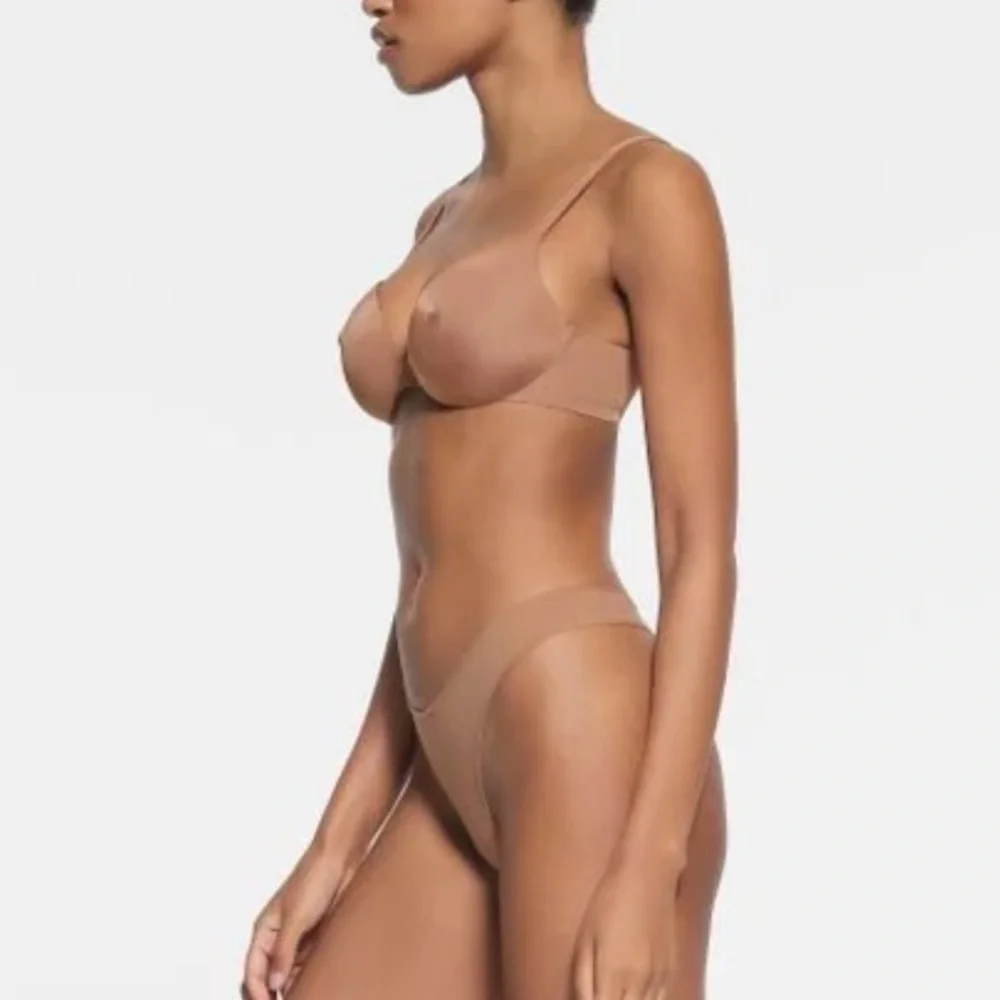 SKIMS Ultimate Collection Nipple Bra - Clay - Picture 2 of 7
